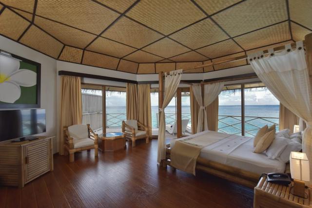 Angaga Island Resort