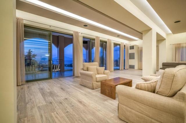 Elegance Luxury Suites