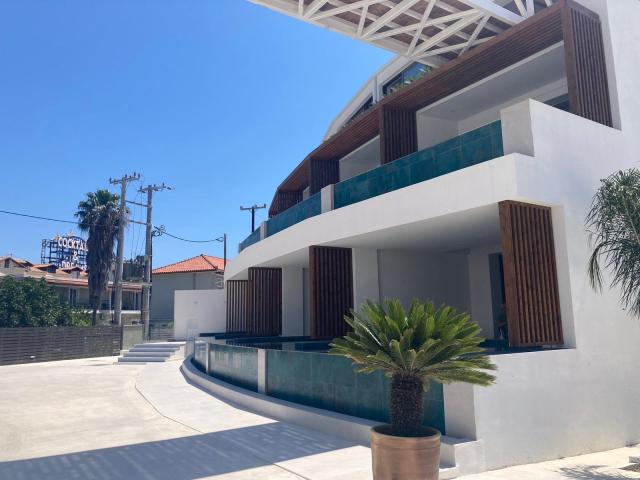 Hotel Ionis Art Luxury Suites