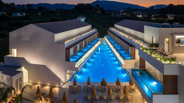 Hotel Ionis Art Luxury Suites