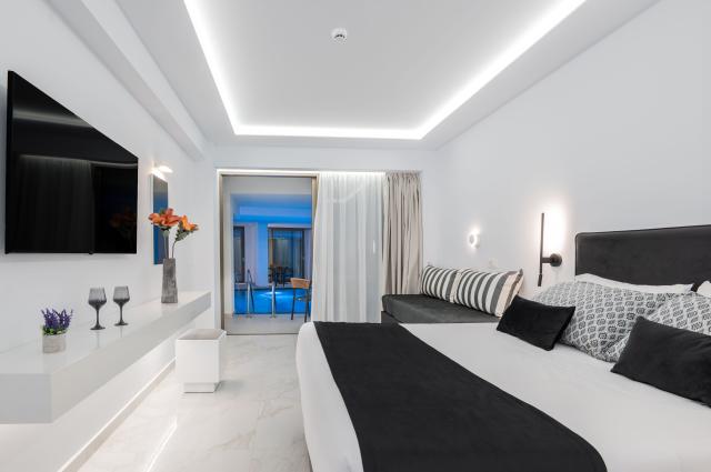 Hotel Ionis Art Luxury Suites