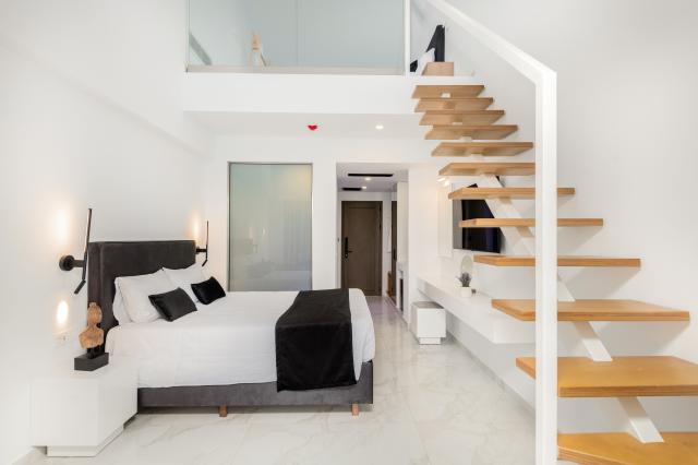 Hotel Ionis Art Luxury Suites