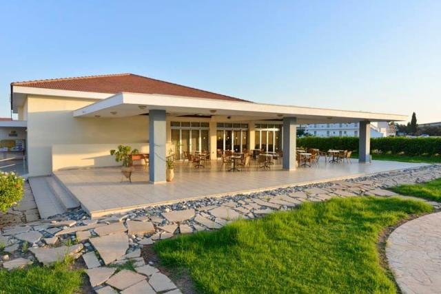 Hotel Makronisos Holiday Village