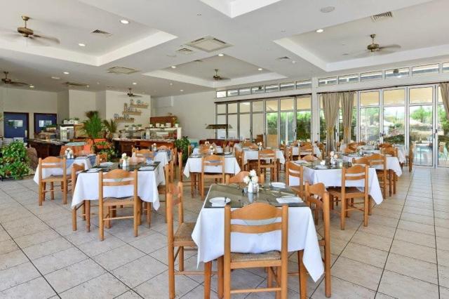 Hotel Makronisos Holiday Village