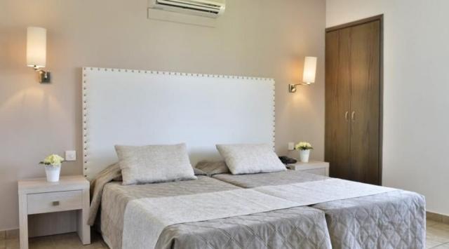 Hotel Makronisos Holiday Village