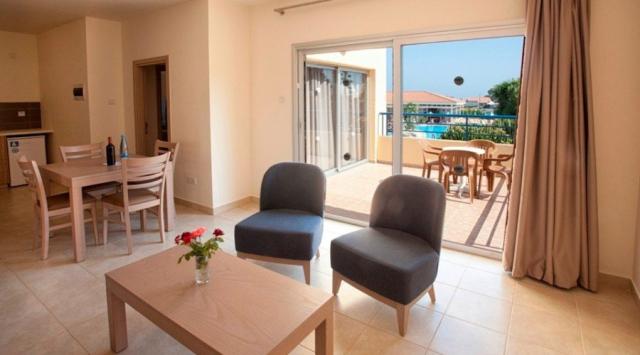 Hotel Makronisos Holiday Village