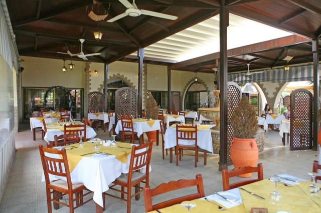 Hotel Makronisos Holiday Village