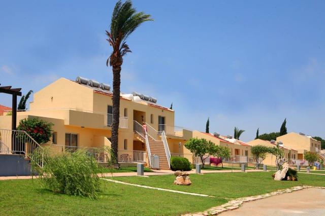 Hotel Makronisos Holiday Village