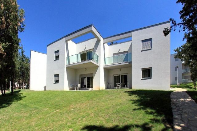 Crvena Luka Apartments & Villas