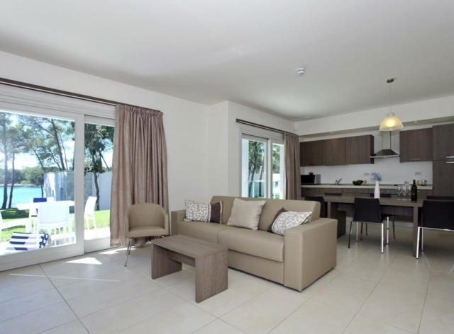 Crvena Luka Apartments & Villas