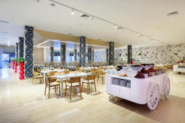 Grand Palladium Kantenah Resort
