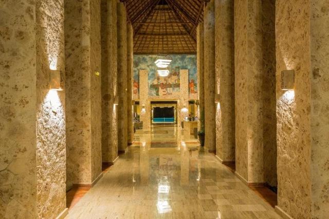 Grand Palladium Kantenah Resort