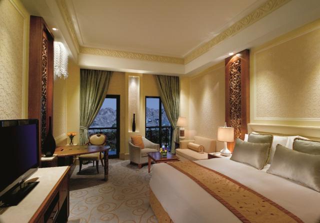 Al Bustan Palace Ritz Carlton Hotel