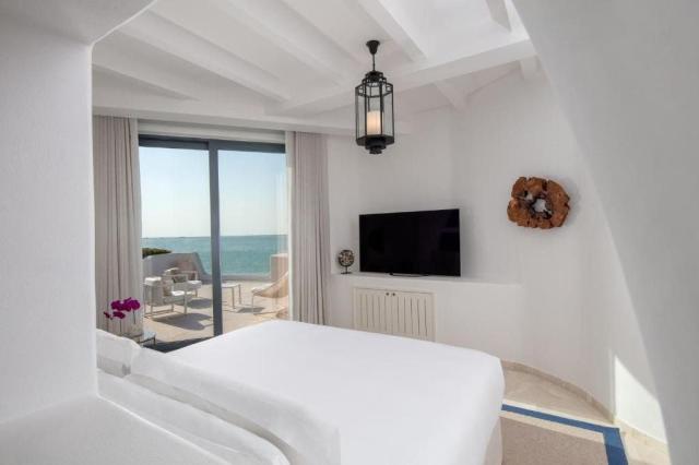 Anantara Santorini Abu Dhabi Retreat - Adults Only