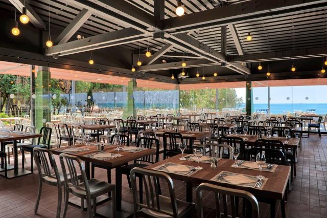 Maistra Select Amarin Resort