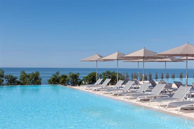 Maistra Select Amarin Resort