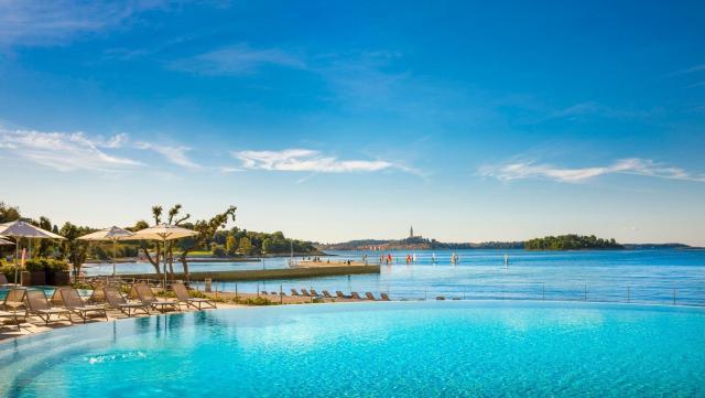 Maistra Select Amarin Resort