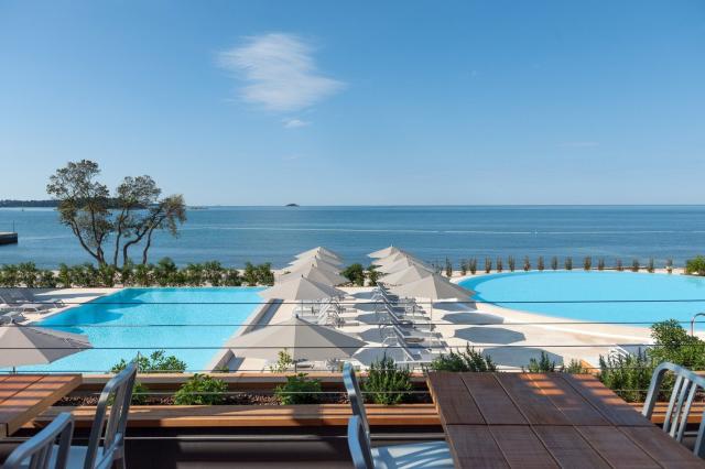Maistra Select Amarin Resort
