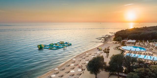 Maistra Select Amarin Resort