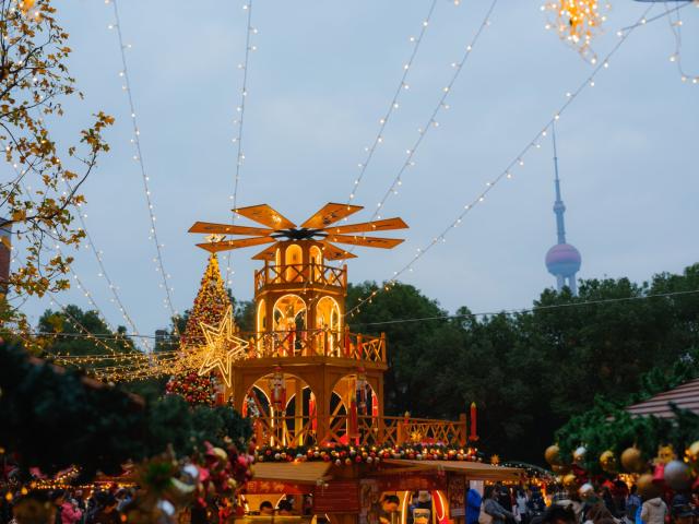 Adventní trh na nábřeží Bund