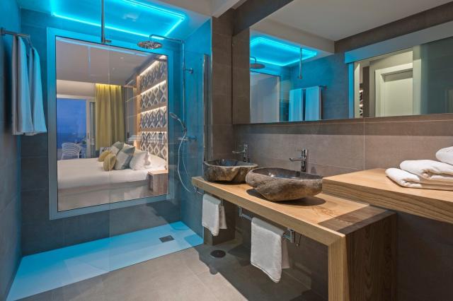 Atlantic Mirage Suites