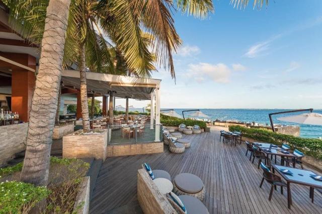Crimson Resort & Spa Mactan