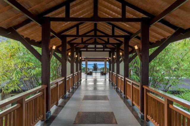 Crimson Resort & Spa Mactan