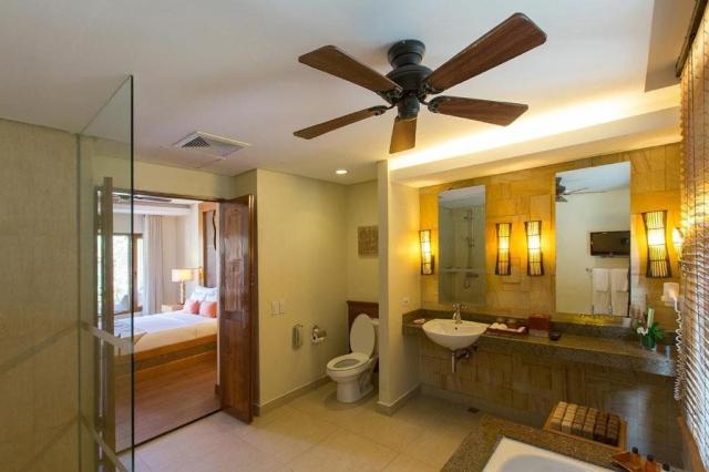 Crimson Resort & Spa Mactan