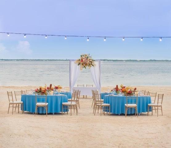 Crimson Resort & Spa Mactan