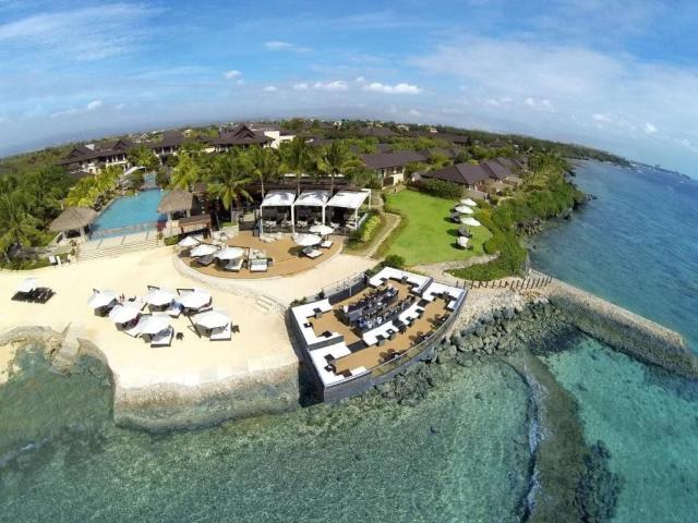 Crimson Resort & Spa Mactan