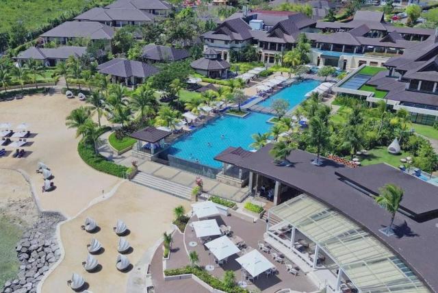 Crimson Resort & Spa Mactan