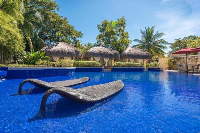 Crimson Resort & Spa Mactan
