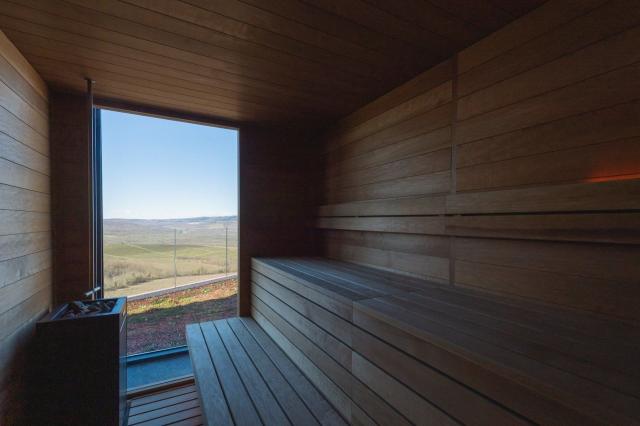 Roxanich Winery & Design Hotel