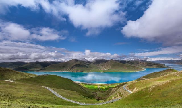 Yamdrok Lake
