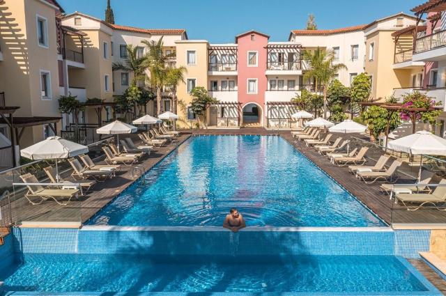 Hotel Louis Althea Beach