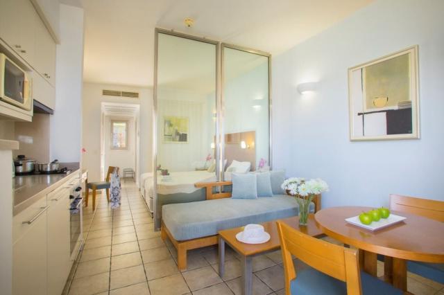Hotel Louis Althea Beach