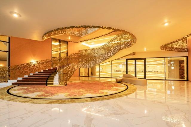 Hotel Savoy Palace