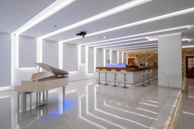 Hotel Mediterranean Beach Resort and Spa