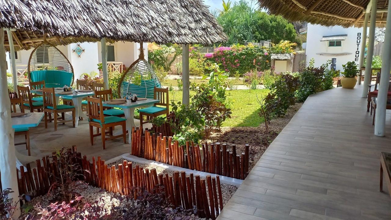 Hotel AHG Sun Bay Mlilile Beach