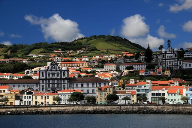 Město Horta na ostrově Faial