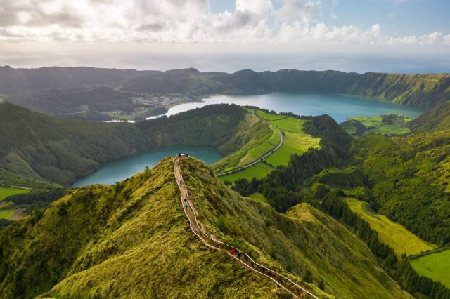 Oblast Sete Cidades na Sao Miguelu s vulkanickými jezery a mohu