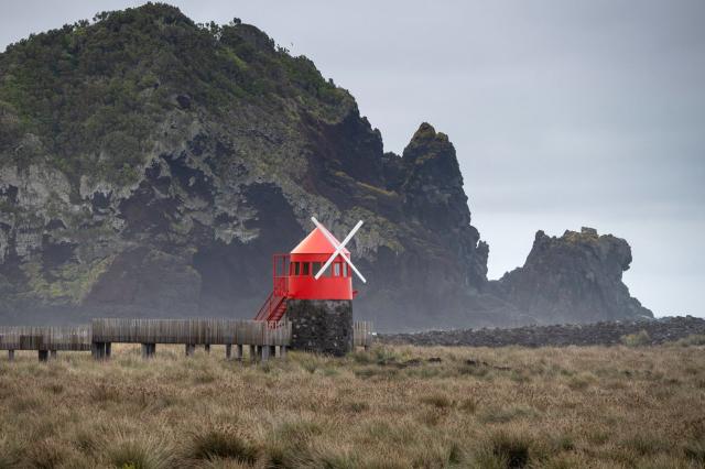 Pobřeží městečka Lajes do Pico