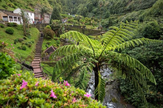 Přírodní park Ribeira dos Caldeiroes na ostrově Sao Miguel