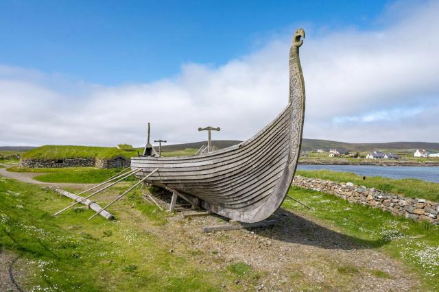 Vikingská loď na ostrově Unst