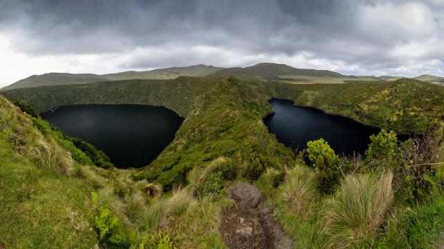 Jezera Lagoa Negra a Lagoa Comprida na ostrově Flores