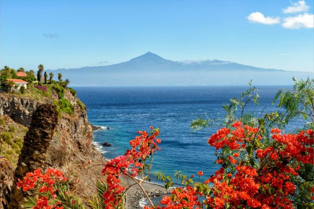 Pohled na Pico de Teide z La Gomery