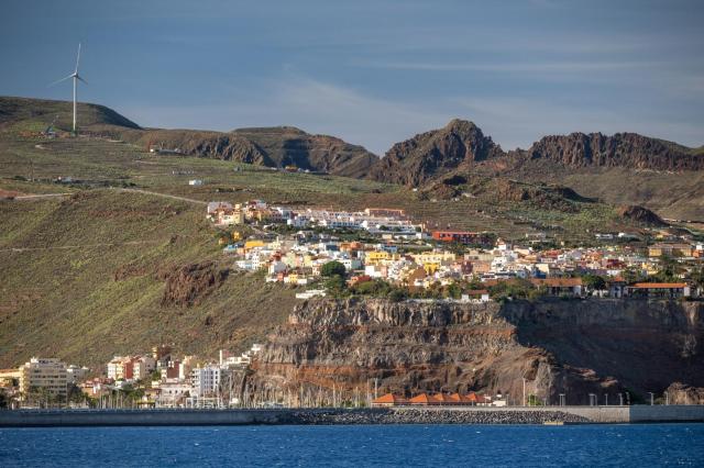 Pohled na La Gomeru při plavbě z Tenerife