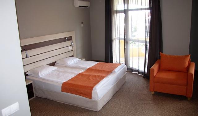 Hotel-Blue-Orange-17.jpg