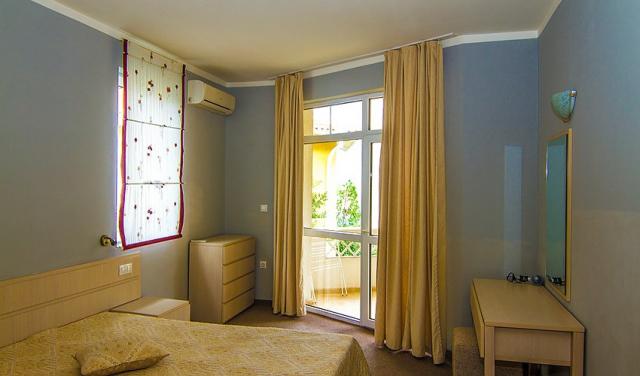 Hotel-Blue-Orange-12.jpg