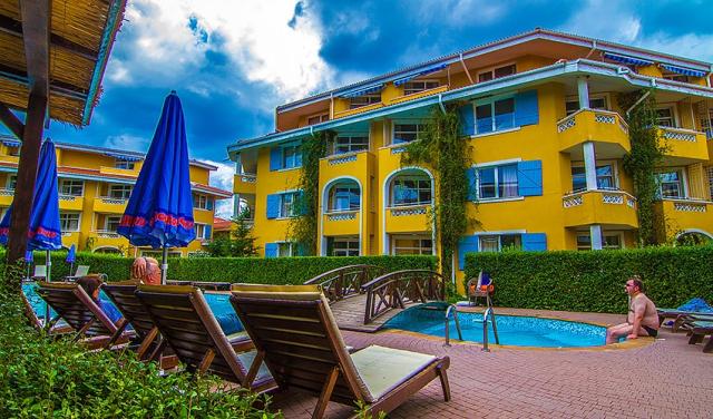 Hotel-Blue-Orange-5.jpg